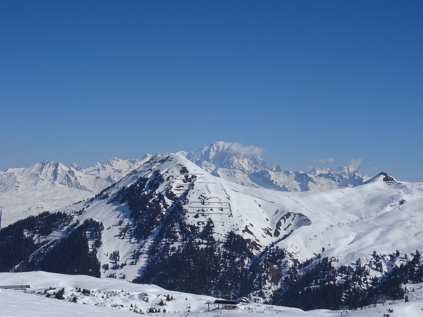 Vue sur le Mont-Blanc depuis les pistes de ski de La Plagne et du domaine Paradiski