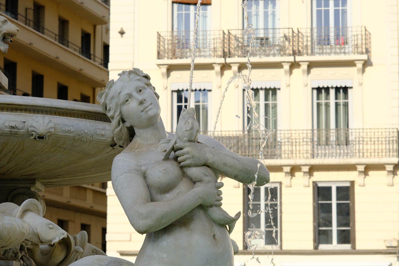 gros plan sur statue à 80 mm